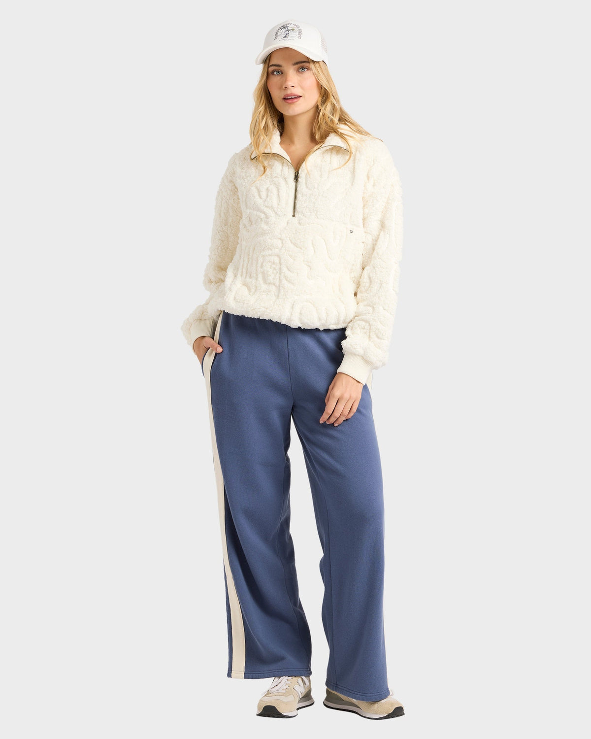 LE LOVE HALF ZIP PULLOVER