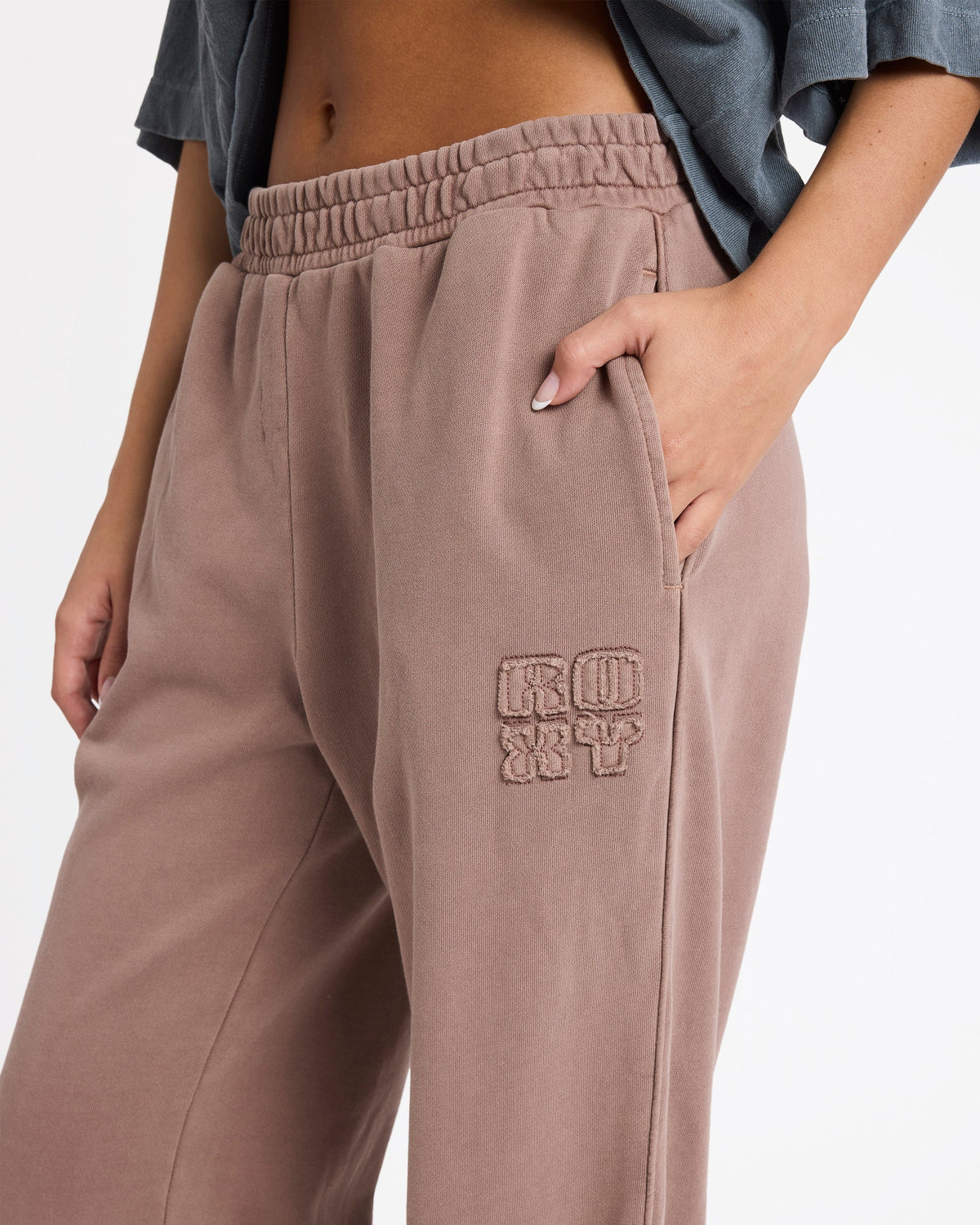 STEPPIN UP TRACKPANTS