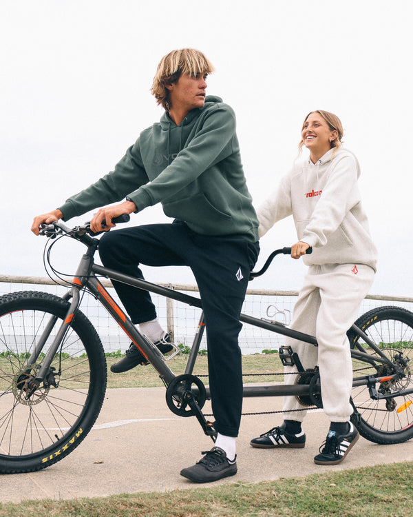 GET MORE TRACKPANTS