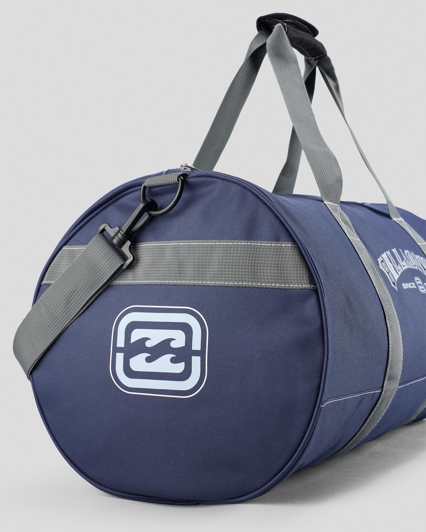 TRADITIONAL DUFFLE BAG