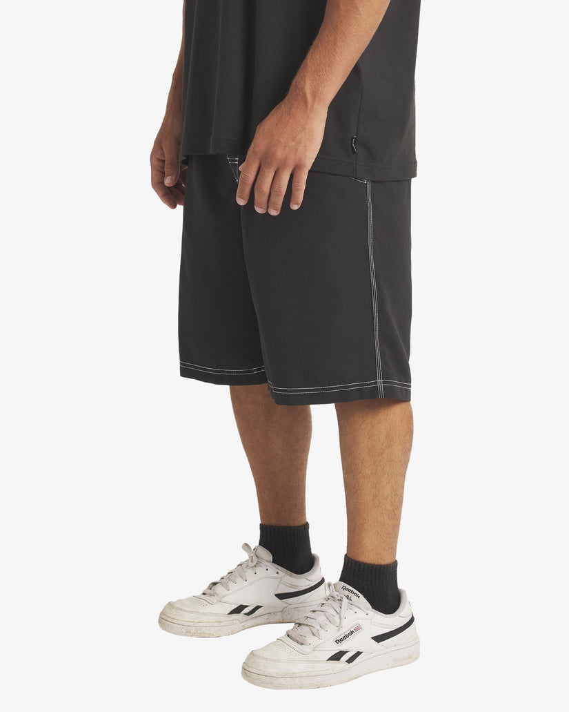 THROW ON 21 INCH BOARDSHORTS