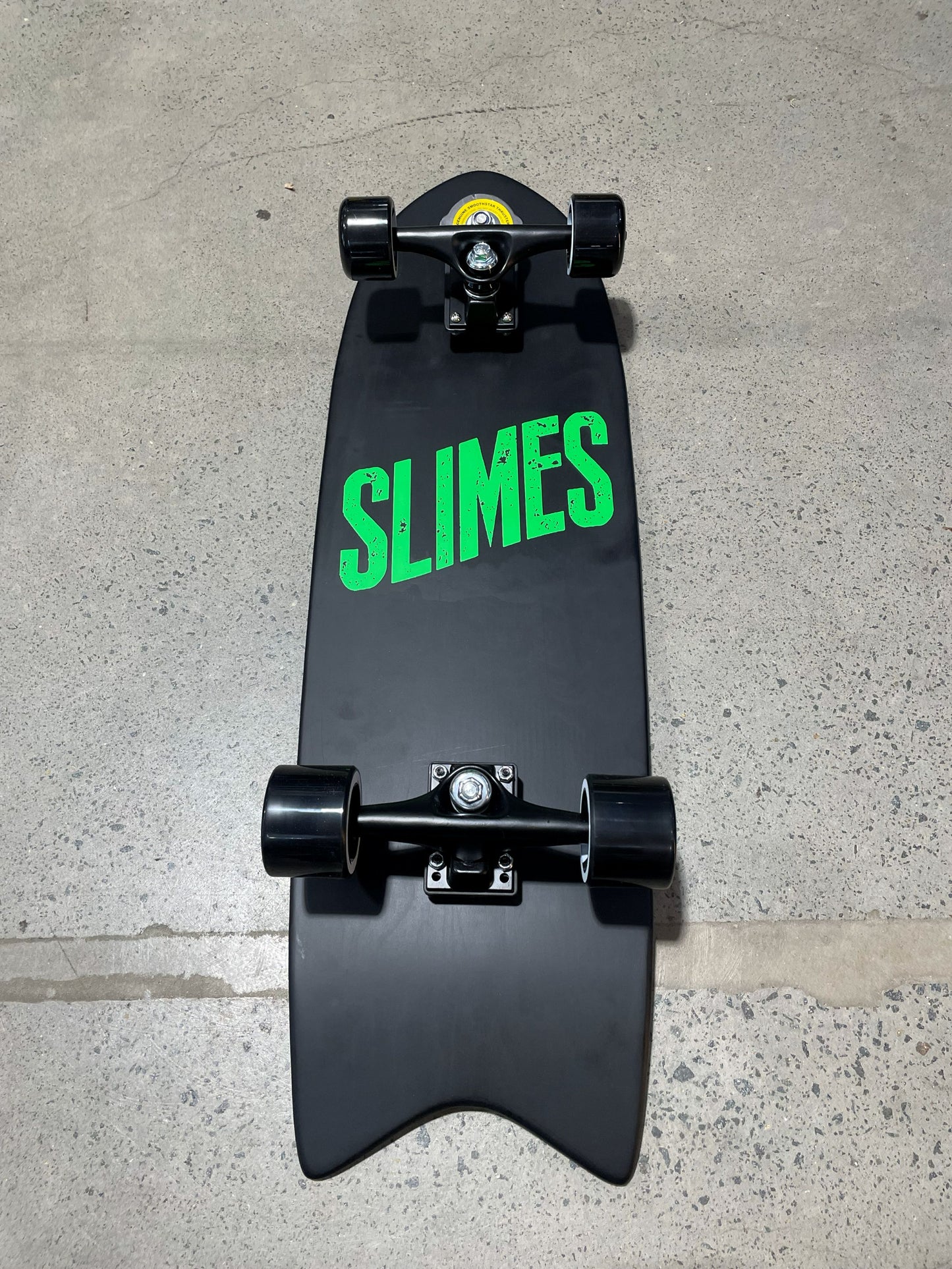 32" FLYING FISH SLIMES X SMOOTHSTAR SURFSKATE