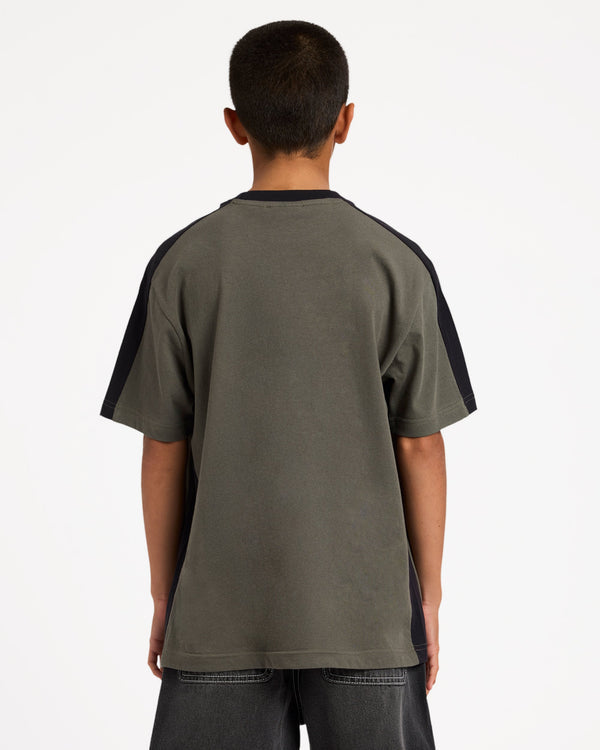 BOYS 8-16 SPEC ICONIC T-SHIRT