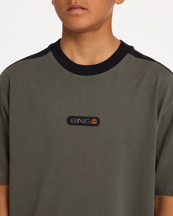 BOYS 8-16 SPEC ICONIC T-SHIRT