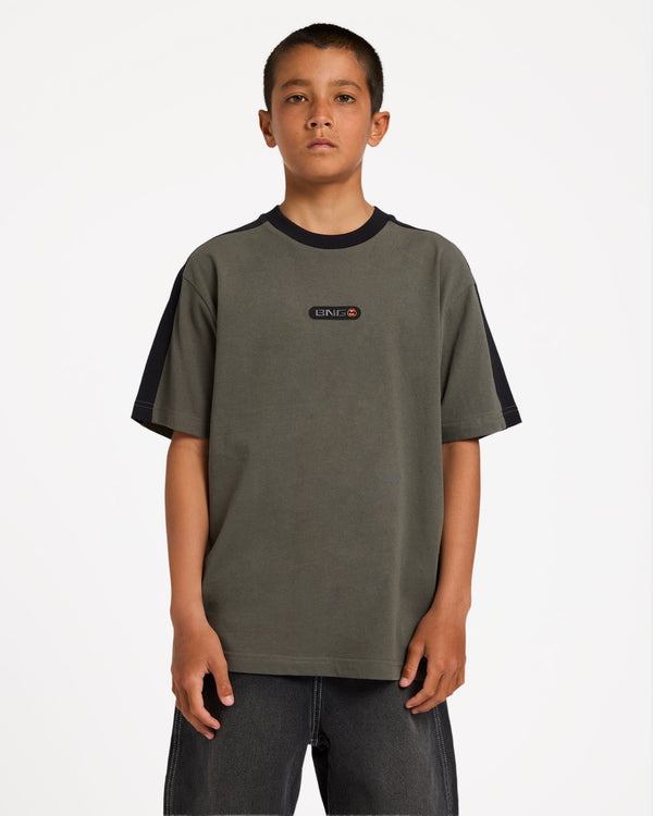BOYS 8-16 SPEC ICONIC T-SHIRT